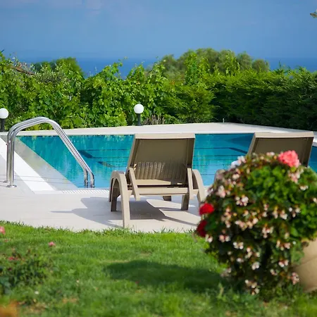 艾罗尼亚别墅 *